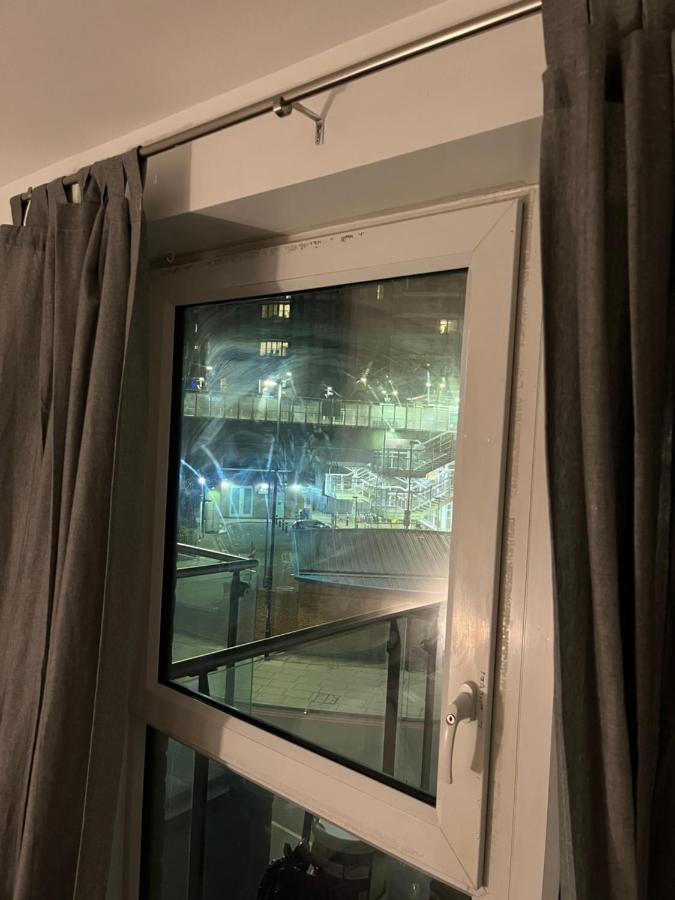 Luxurious Dlr Apartment London Eksteriør billede