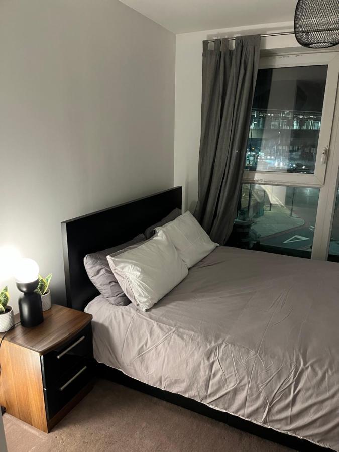 Luxurious Dlr Apartment London Eksteriør billede